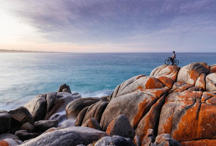 Binalong Bay, Bay of Fires, Tasmania © Stu Gibson