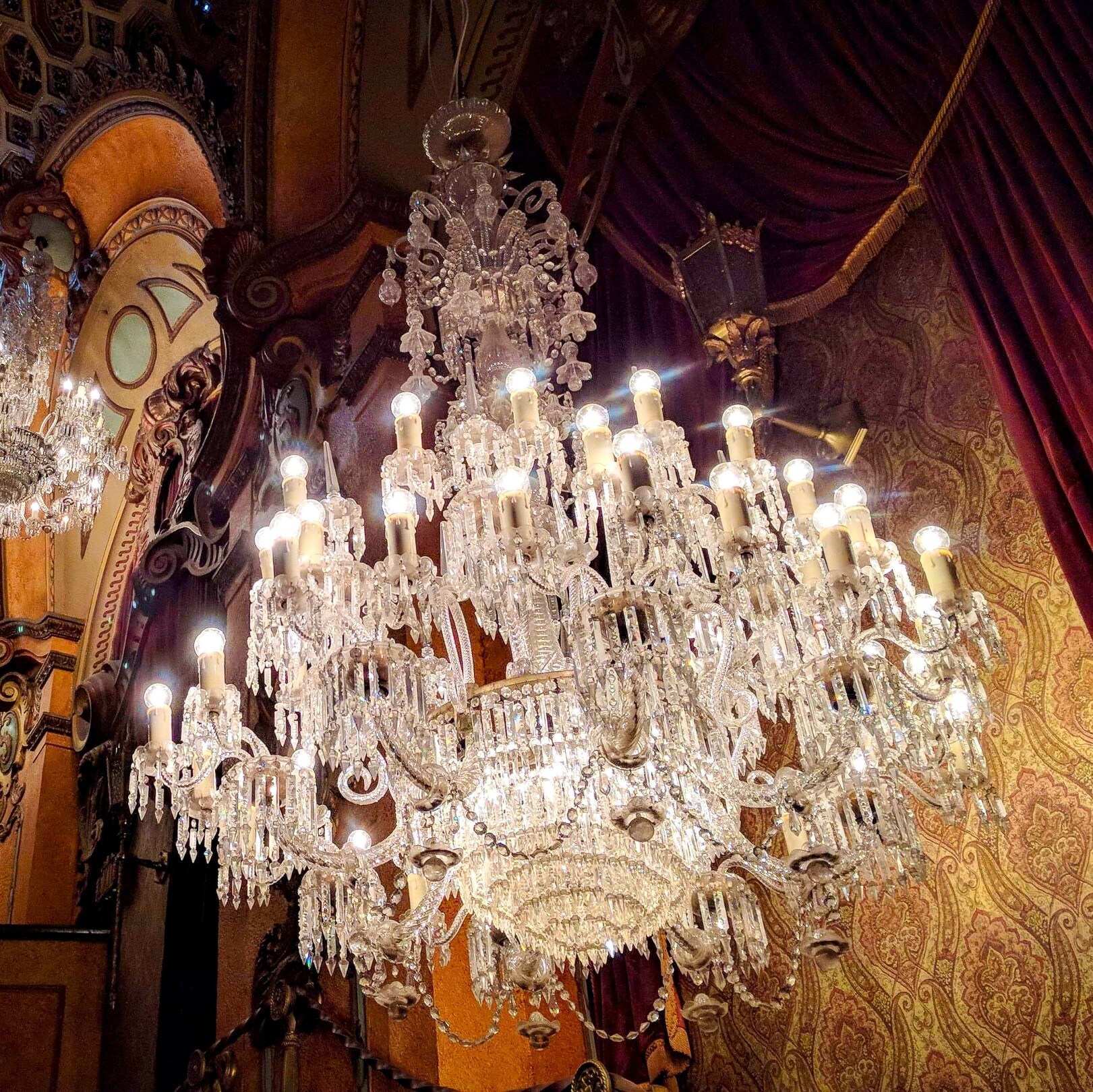 Auditorium Chandelier  at State Theatre in Sydney © Beaver Garland, 2021 Event Hospitality and Entertainment Limited