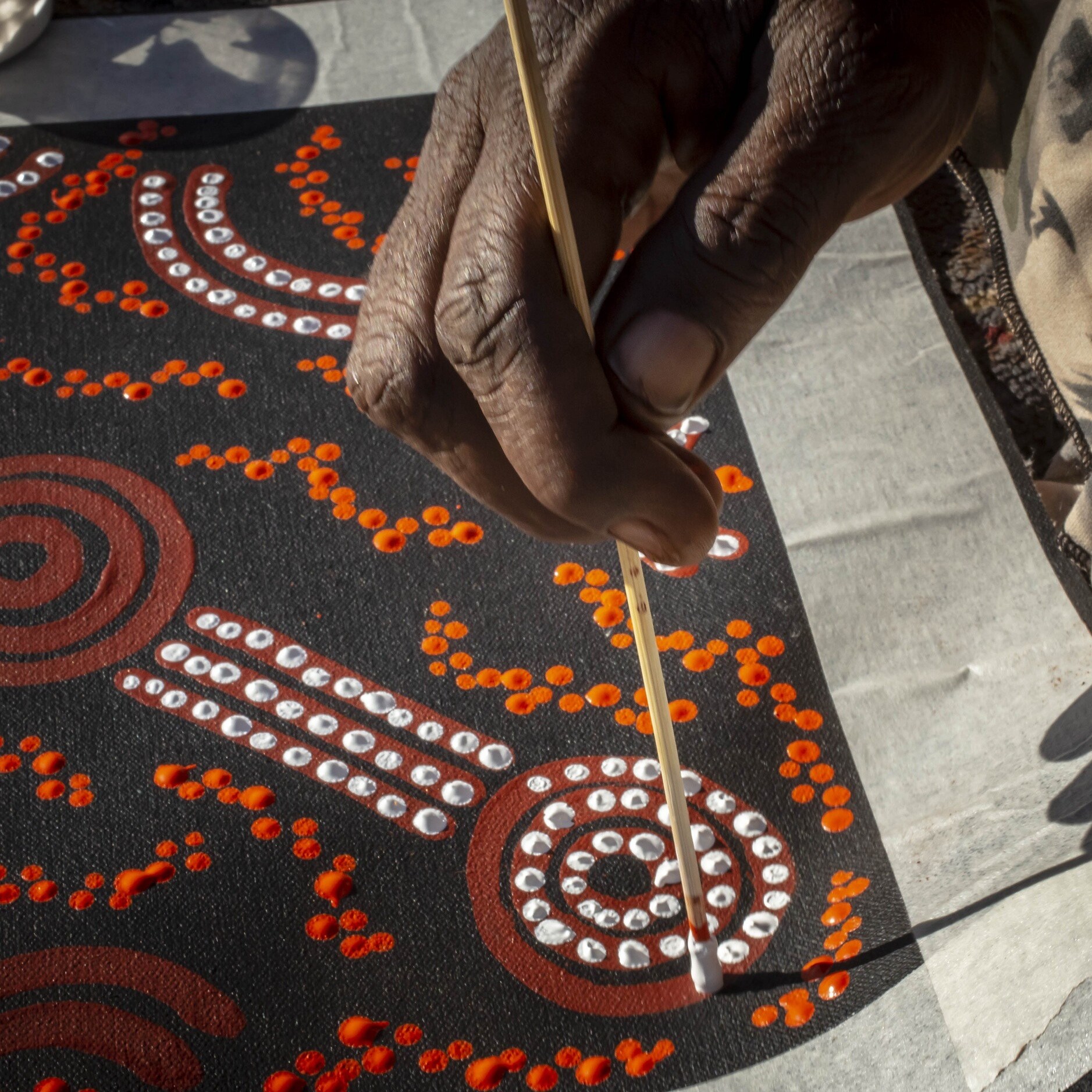 An Aboriginal dot painting from Maruku Arts © Tourism Australia