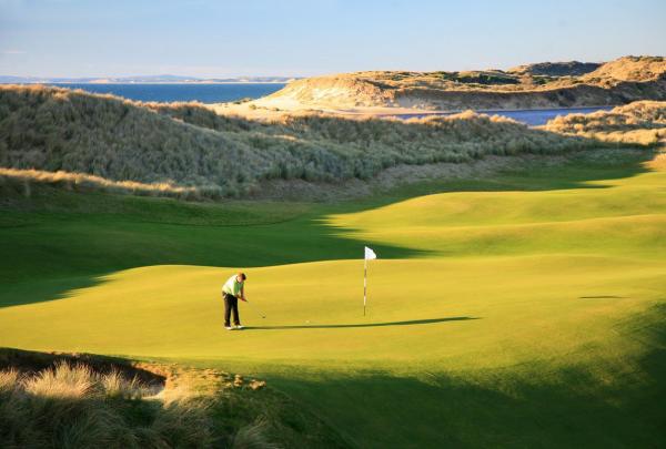 A man playing golf on Barnbougle Dunes Golf Links course in Bridport © Barnbougle Dunes