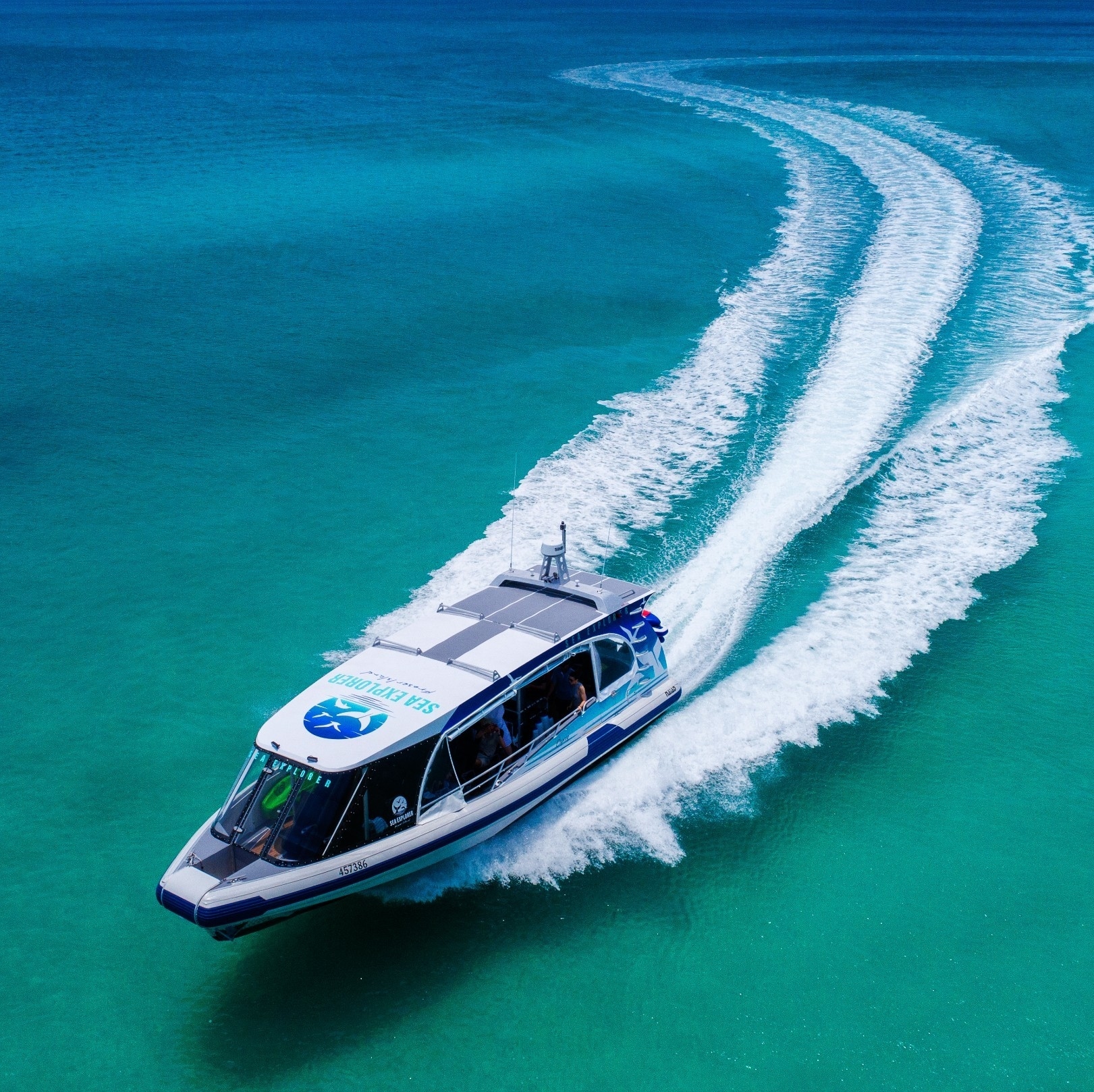 Sea Explorer boat off the coast of Fraser Island © Kingfisher Bay Resort