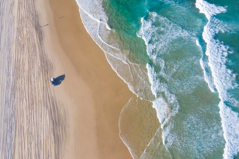 Conduite sur la plage de North Stradbroke Island © Tourism and Events Queensland