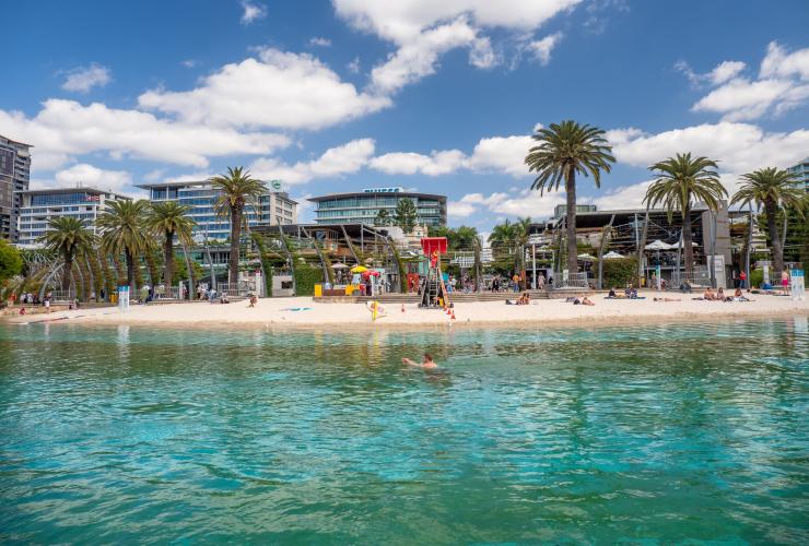 Streets Beach, South Brisbane, QLD © Tourism Australia