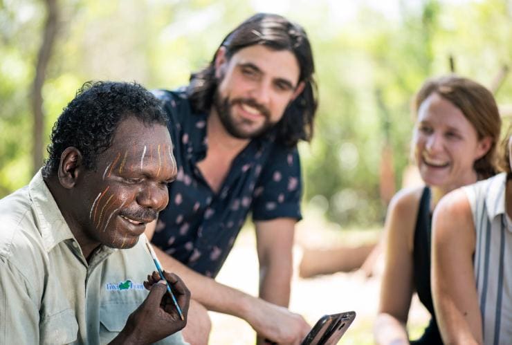 Excursion d'une journée aux Tiwis, Tiwi Islands, NT © Tourism NT, Shaana McNaught