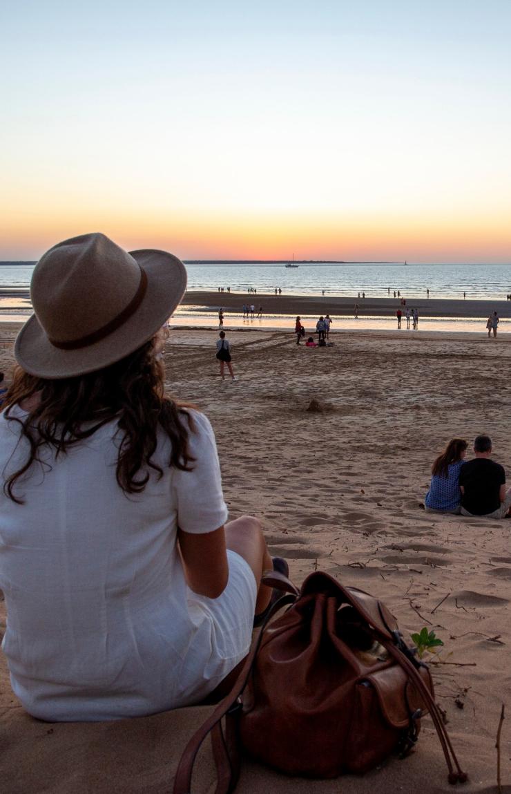Mindil Beach au coucher du soleil, Darwin, Territoire du Nord © Tourism Australia
