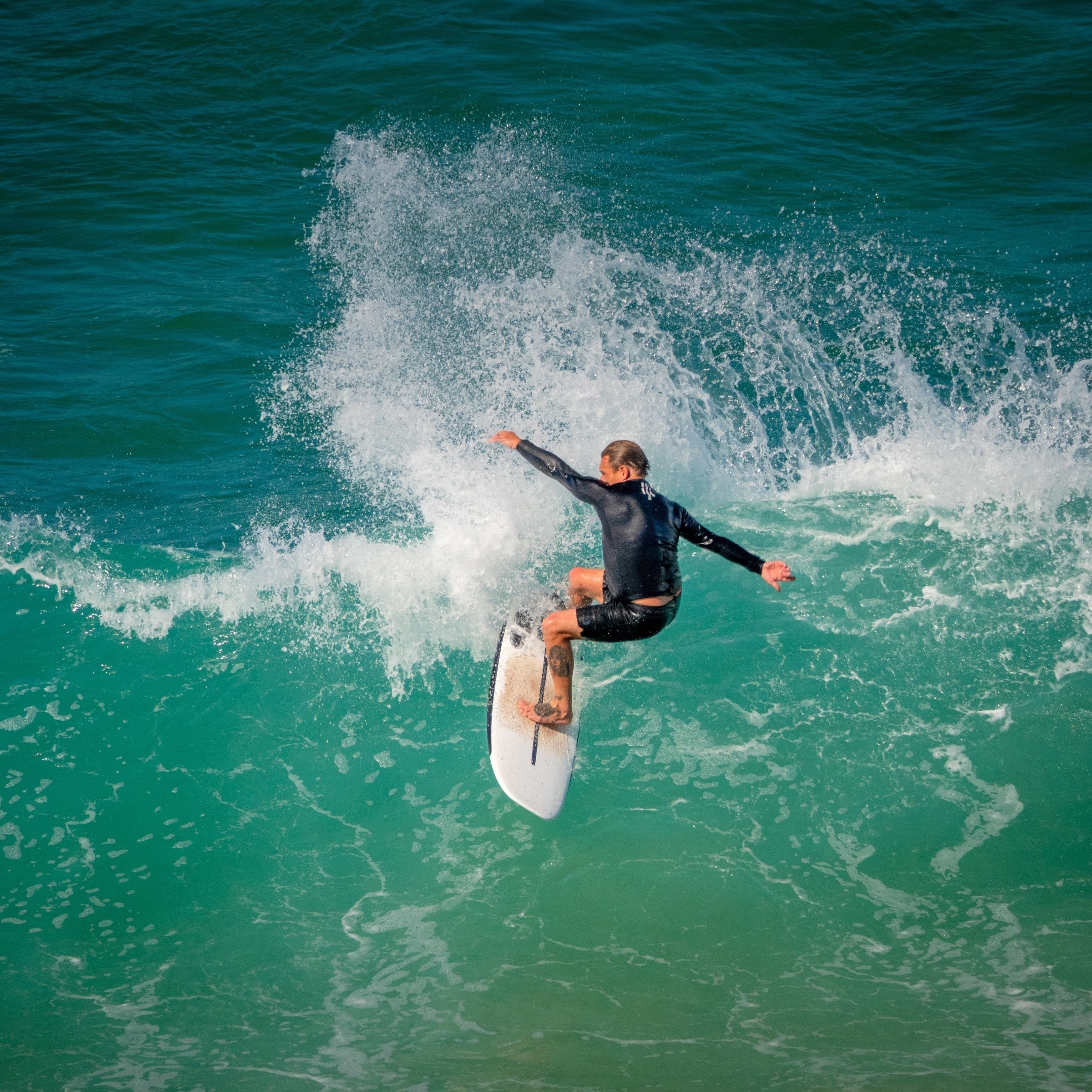  Surfer sur la Gold Coast © Tourism Australia