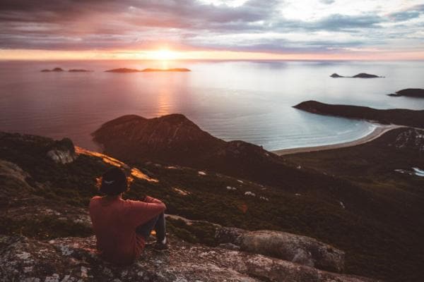 Vue sur le coucher de soleil depuis le sommet du Mount Oberon © Hannes Becker/ STA Travel/ Visit Victoria