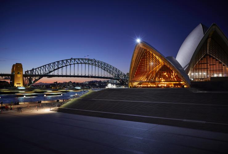 Vue extérieure du restaurant Bennelong à l'opéra de Sydney © Brett Stevens