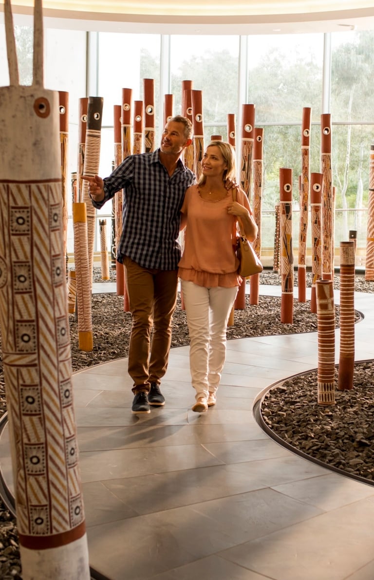 Aboriginal Memorial, National Gallery of Australia, Canberra, Territoire de la Capitale Australienne © Tourism Australia