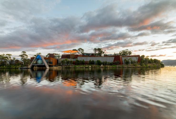 Mona (Museum of Old and New Art), Rivière Derwent, Hobart, TAS © Museum of Old and New Art