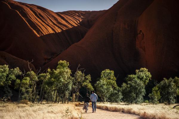 Maruku Arts, Uluru Kata Tjuta National Park, NT © Tourism Australia/ Archie Sartracom