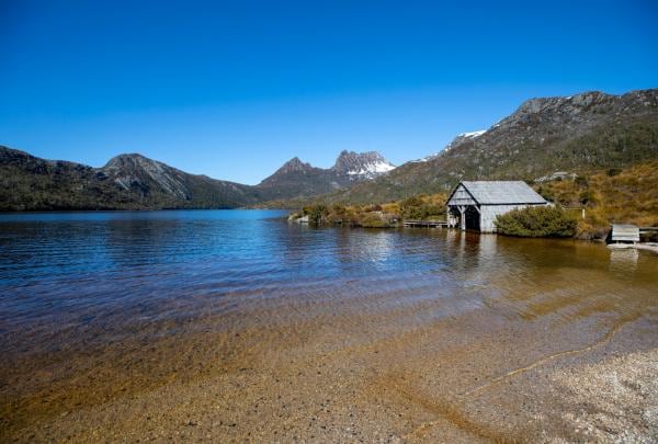 Le lac Dove dans le Parc National de Cradle Mountain Lake St Clair © Tourism Australia