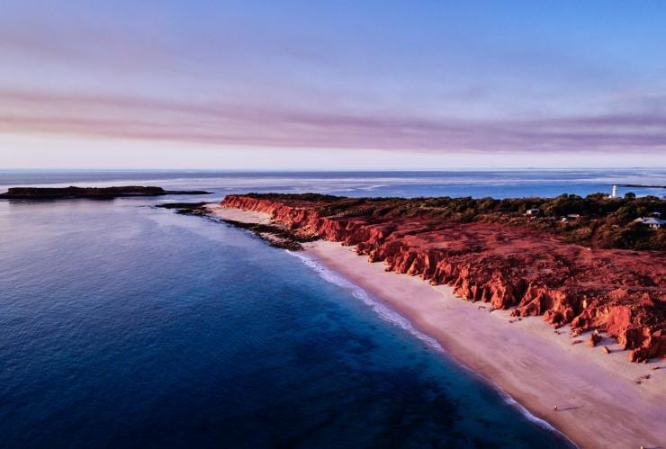 Vue aérienne de Western Beach, Kooljaman, à Cap Leveque, au coucher du soleil © Tourism Western Australia