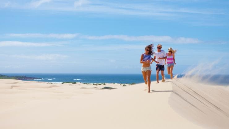 Dunes de sable de Stockton Bight, Port Stephens, NSW © Jason Busch Photography, Destination Port Stephens