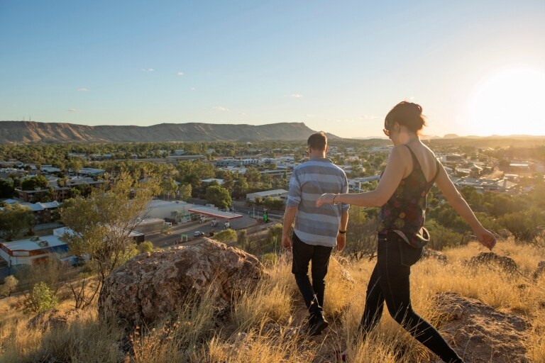 Anzac Hill, Alice Springs, NT © Shaana McNaught, Tourism NT