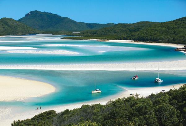 Whitehaven Beach, Whitsunday Islands, Great Barrier Reef, QLD © Tourism and Events Queensland