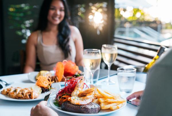 Wisata kuliner di Green Island Resort, Green Island, QLD © Tourism and Events Queensland