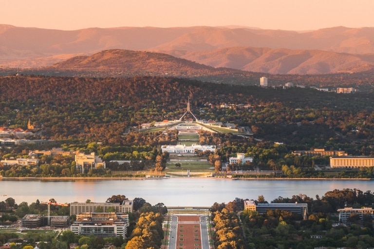 Pemandangan dari Mt Ainslie, Canberra, ACT © Rob Mulally untuk VisitCanberra