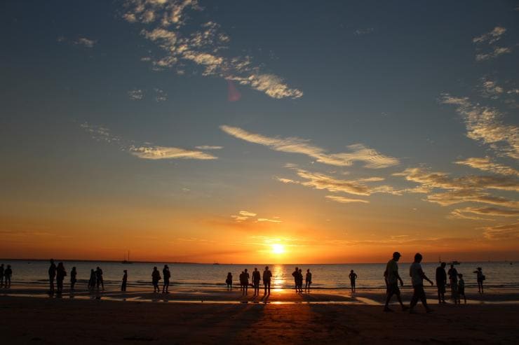 Matahari Terbenam di Mindil Beach, Darwin, NT © Aude Mayans/Tourism NT