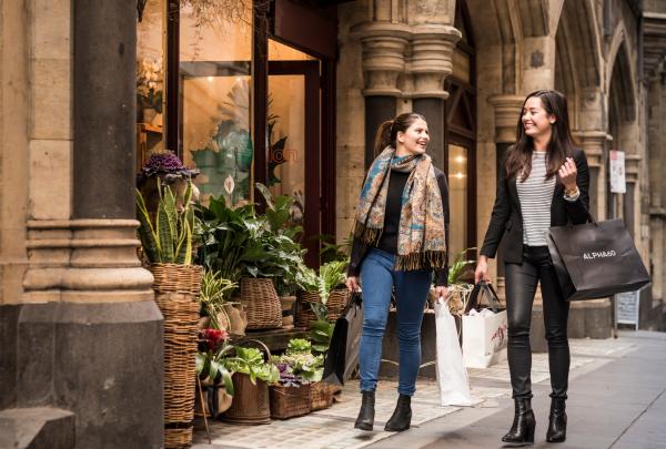 Berbelanja di Flinders Lane, Melbourne, Victoria © Visit Victoria