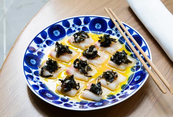 Hidangan sashimi di Supernormal, Melbourne, Victoria © Trader House Restaurants, Jo McGann