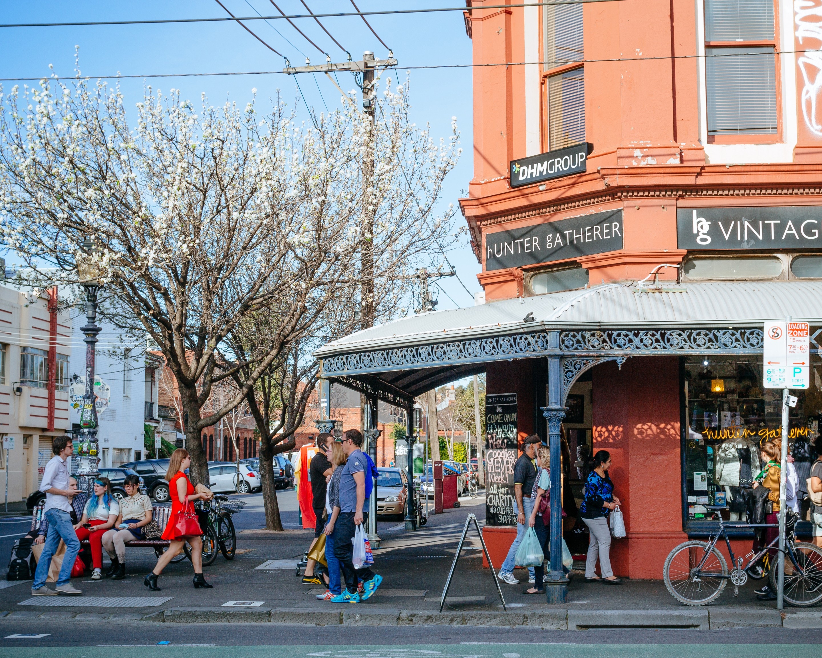 Pembeli di sepanjang Brunswick Street di Fitzroy © tourism.australia.com/au.timeout.com