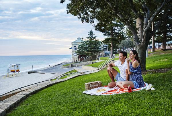 Piknik di Cottesloe Beach, Perth, WA © Tourism Western Australia