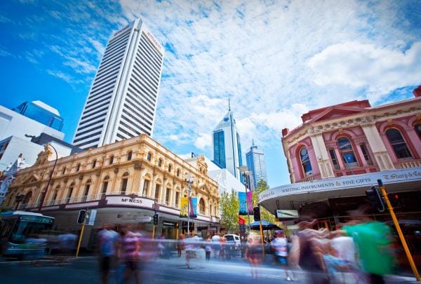 Jalanan yang ramai di Perth, Western Australia © City of Perth