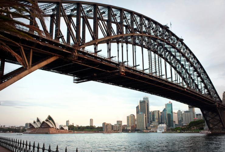 Sydney Harbour Bridge, Sydney, NSW © Tourism Australia