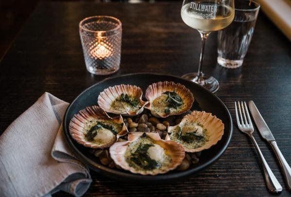Hidangan kerang di Stillwater restaurant di Launceston © C&B Creative/Stillwater