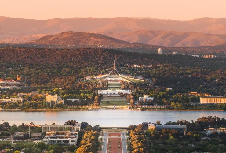Pemandangan dari Mt Ainslie, Canberra, ACT © Rob Mulally for VisitCanberra