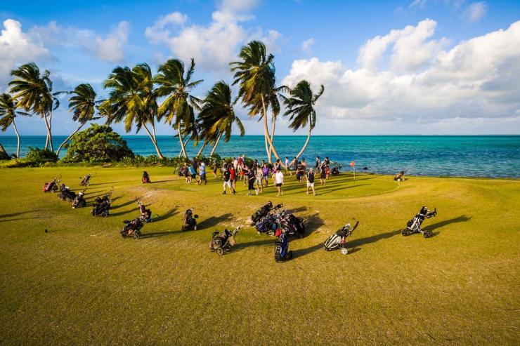 Cahaya pastel matahari terbenam menerpa Cocos Islands Golf Club, West Island, Cocos (Keeling) Islands © Karen Willshaw Cahaya pastel matahari terbenam menerpa Cocos Islands Golf Club, West Island, Cocos (Keeling) Islands © Karen Willshaw