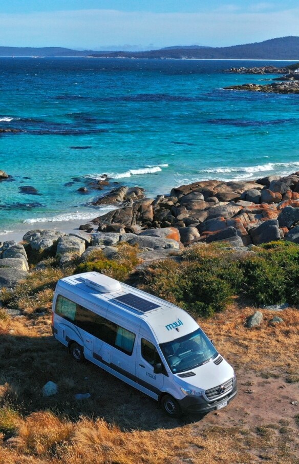 Autocaravan parcheggiato nei pressi di Coles Bay © Pete Harmsen/Tourism Tasmania