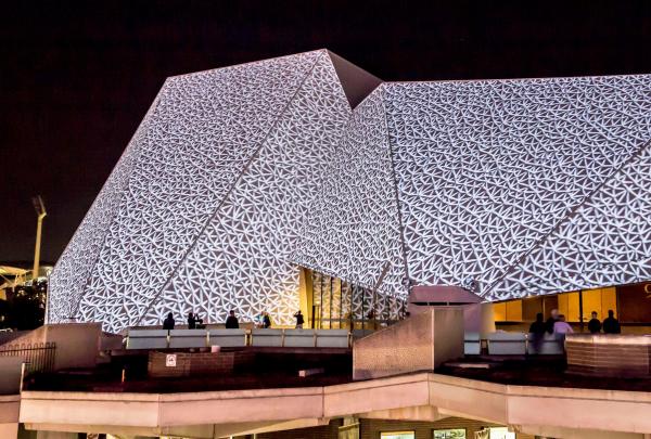 Adelaide Festival Centre di notte © Al Toetu