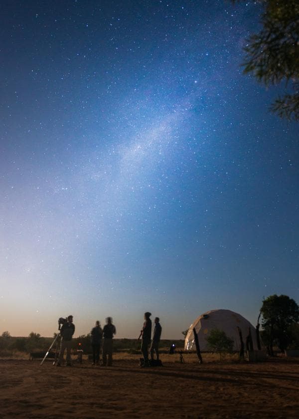 Osservazione delle stelle all'Earth Sanctuary di Alice Springs, Northern Territory © Tourism NT/Matt Glastonbury