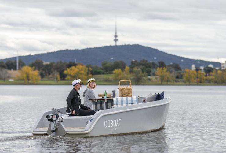 GoBoat, Lake Burley Griffin, Canberra, Australian Capital Territory © Tourism Australia