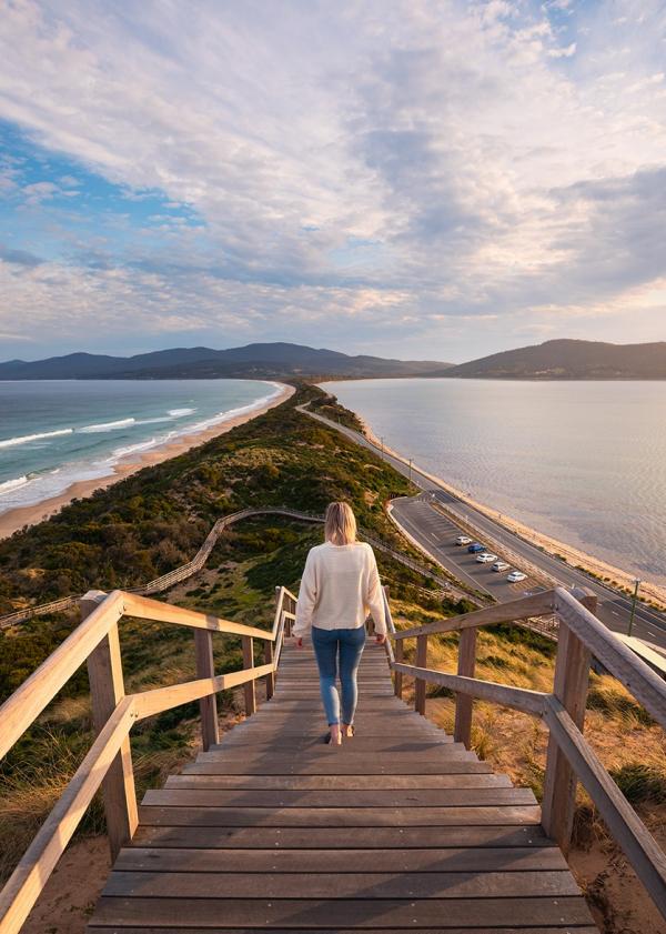 The Neck Lookout, Bruny Island, Tasmania © Tourism Australia