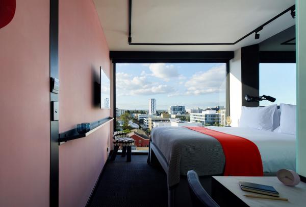 Tribe Perth, Perth, Western Australia © Earl Carter