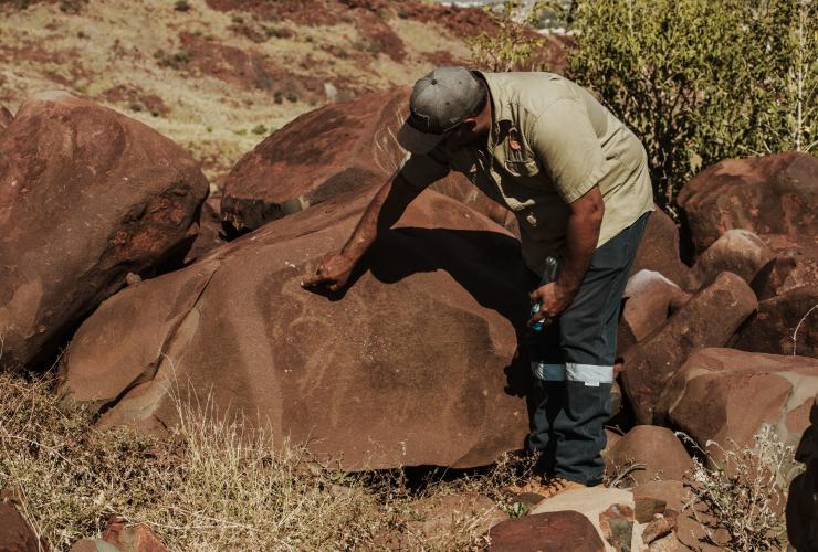 Rock art of kangaroo on the Yaburrara Trail Rock Art Tour in the Pilbara © Daniel Njegich