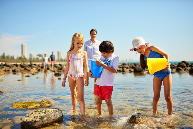 Piscine naturali a Burleigh Heads, Gold Coast, Queensland © Tourism Australia