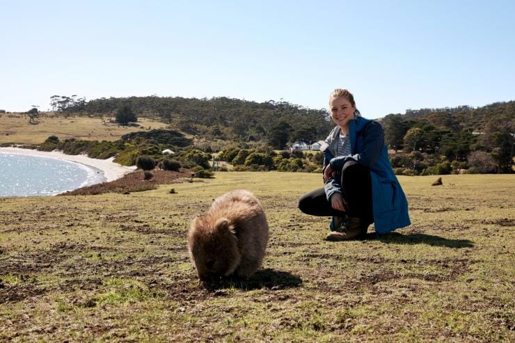 Georgia Currant, tour guide di Maria Island Walk in Tasmania © Tourism Australia