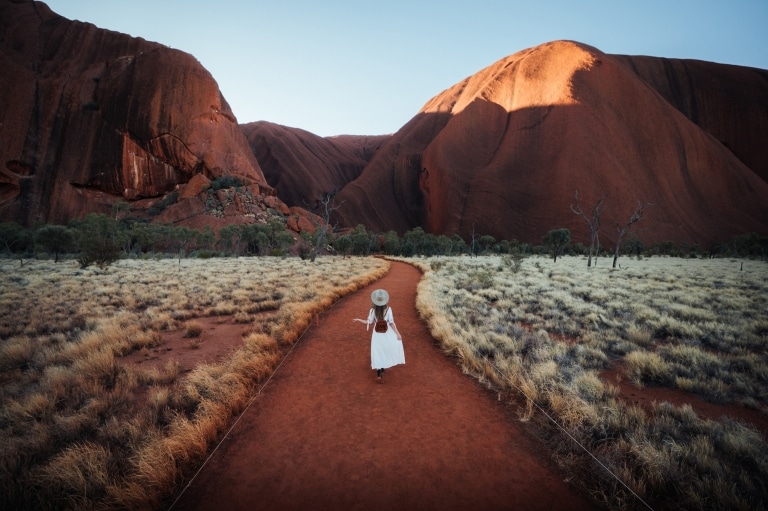 Uluru all'alba © Tourism NT/Emilie Ristevski 2018