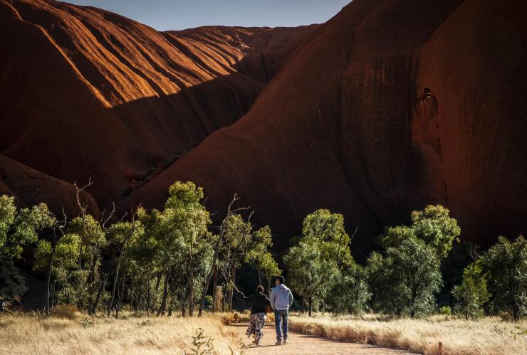 Maruku Arts, Uluru Kata Tjuta National Park, NT © Tourism Australia/ Archie Sartracom