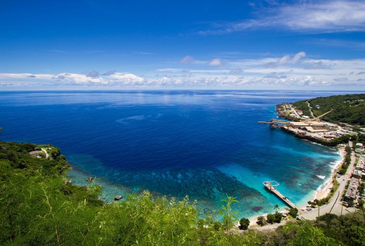 Vista di Flying Fish Cove dal Territory Day Park, Christmas Island © Tourism Australia