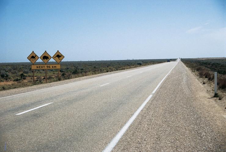 Eyre Highway, Western Australia © Tourism Western Australia