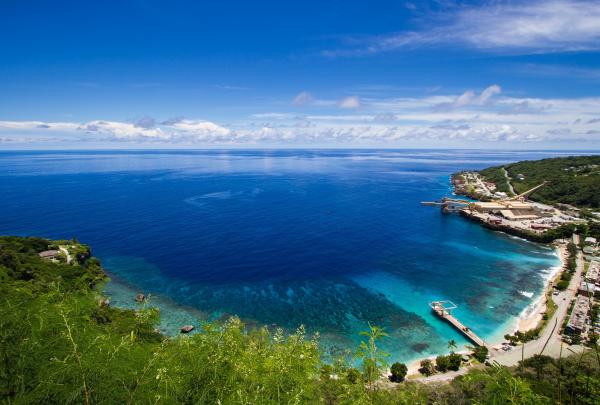 クリスマス島、フライング・フィッシュ・コーブ（Flying Fish Cove）© Tourism Australia