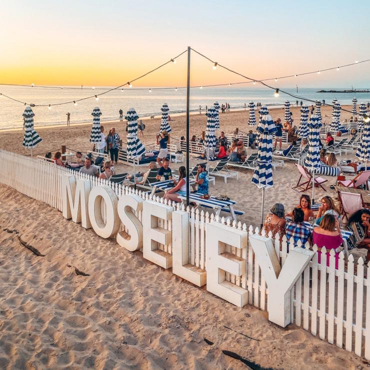南オーストラリア州、アデレード、ザ・モズリー・ビーチ・クラブ（The Moseley Beach Club）© Mark Elbourne