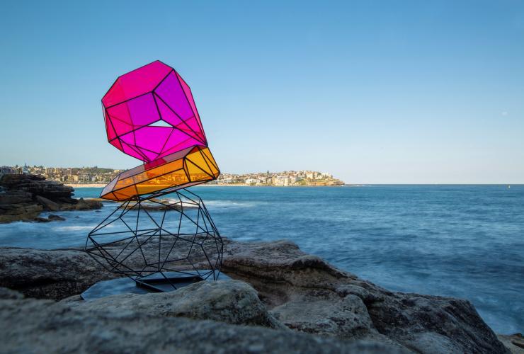 ニュー・サウス・ウェールズ州、シドニー、ボンダイ、スカルプチャー・バイ・ザ・シー（Sculpture by the Sea）© Gareth Carr, Destination NSW