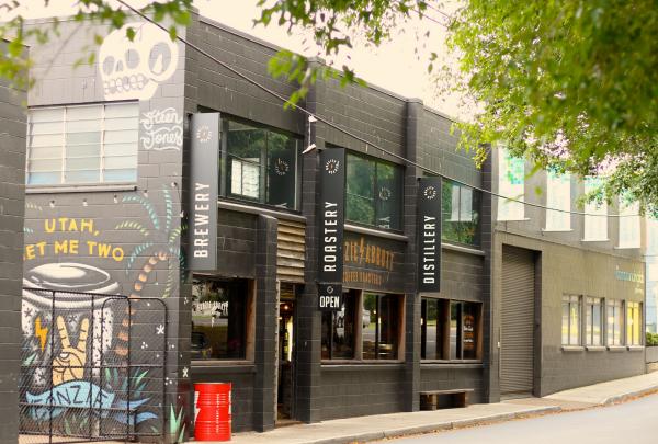 クイーンズランド州、ブリスベン、フロンジー・アボット © Fonzie Abbott