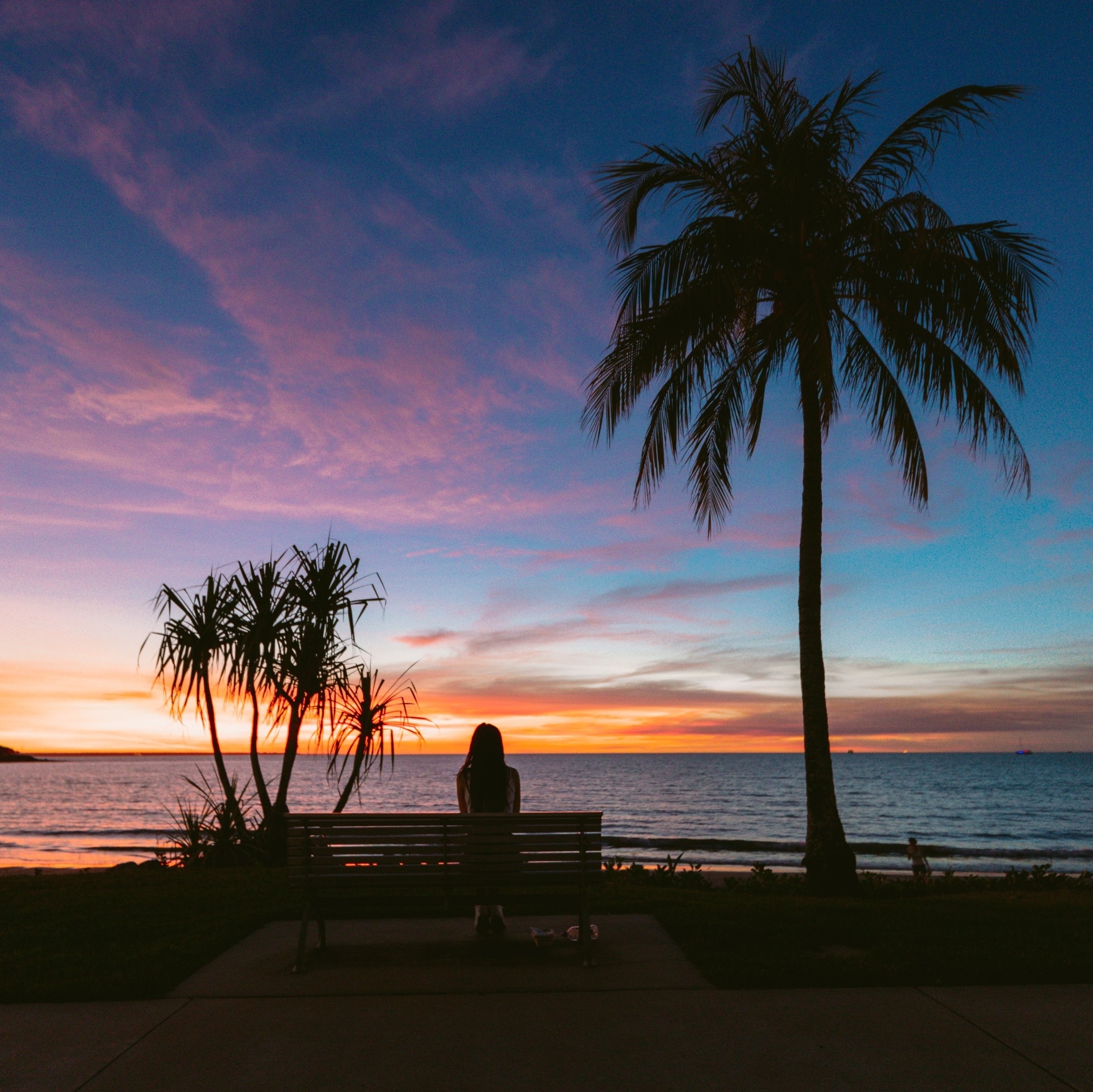 ダーウィンのビーチから臨む夕日 © Tourism Australia/Qantas